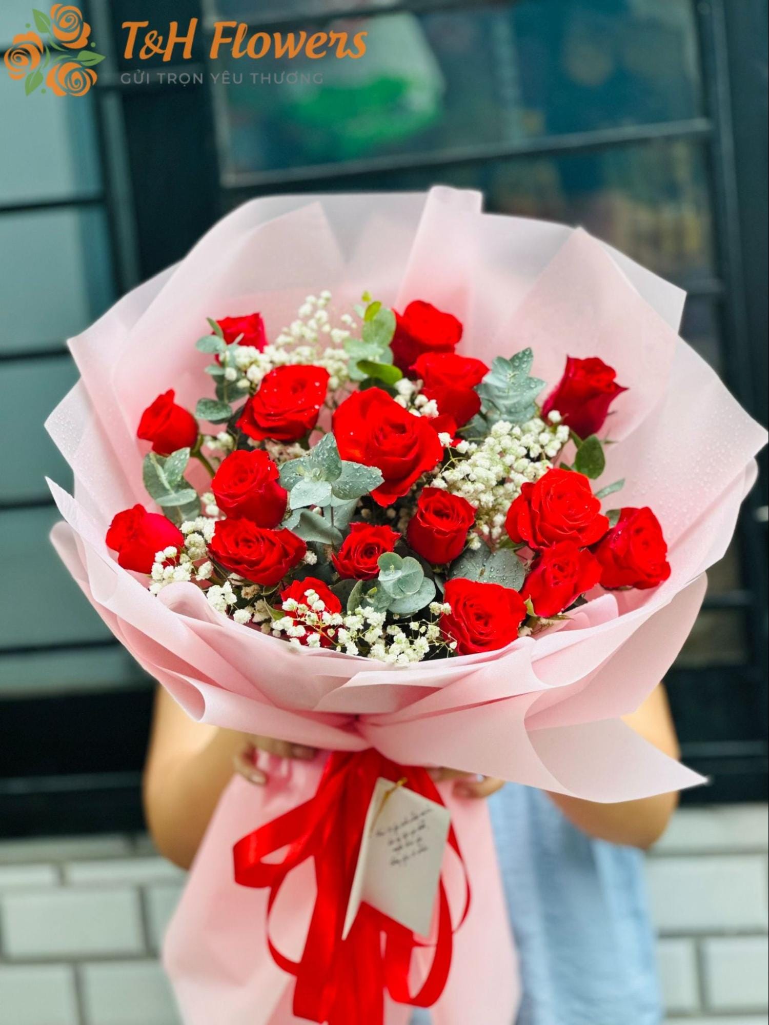 hoa chúc mừng mẹ tròn con vuông