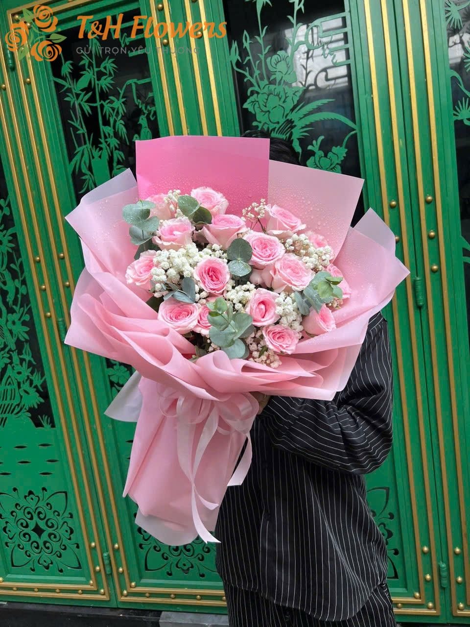 hoa chúc mừng mẹ tròn con vuông