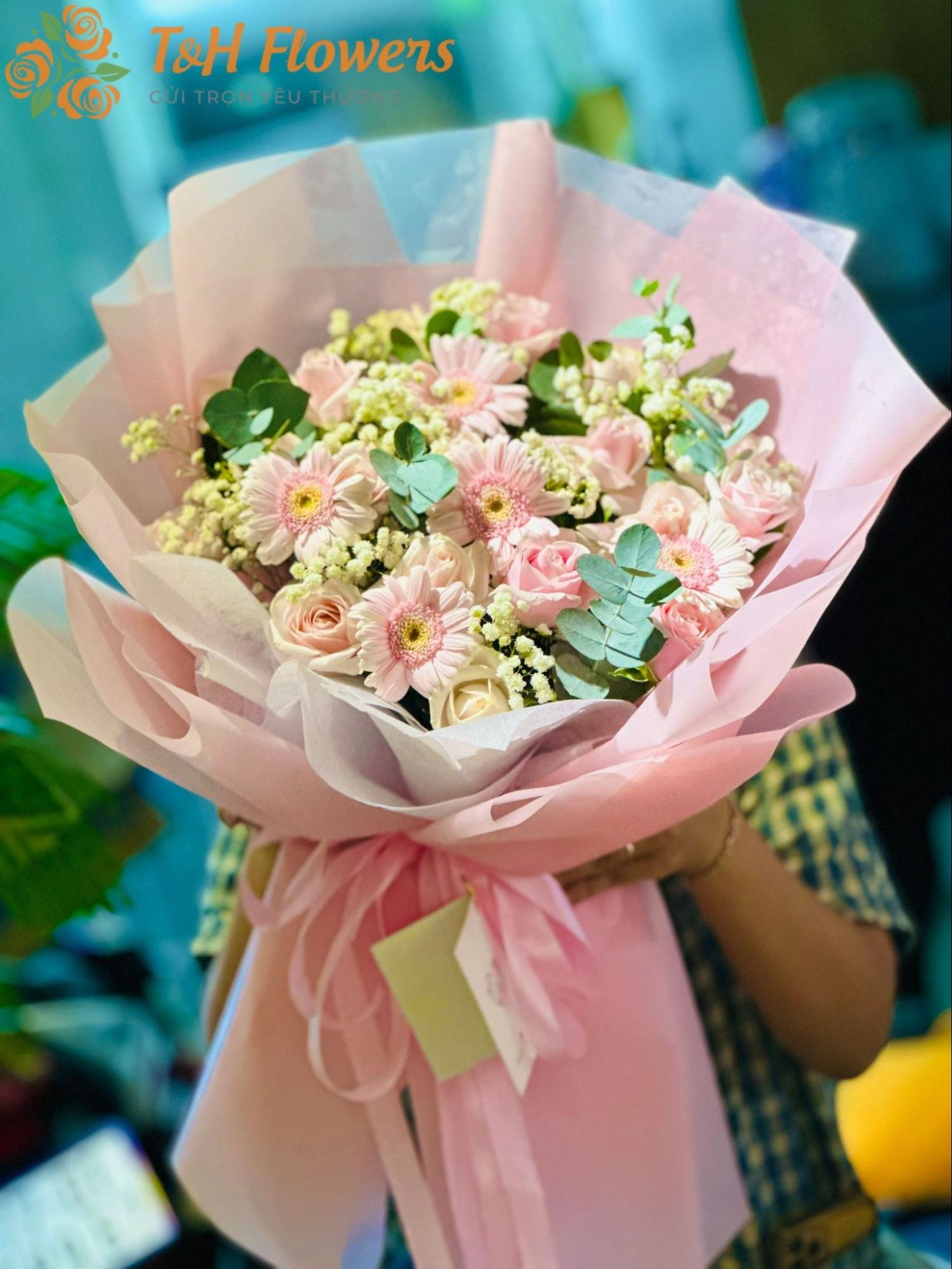 hoa chúc mừng mẹ tròn con vuông