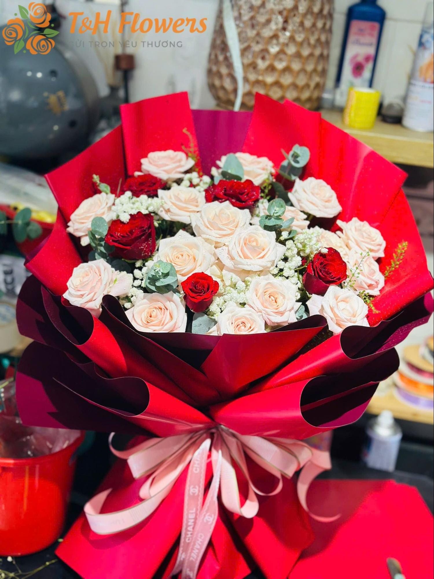 hoa chúc mừng mẹ tròn con vuông