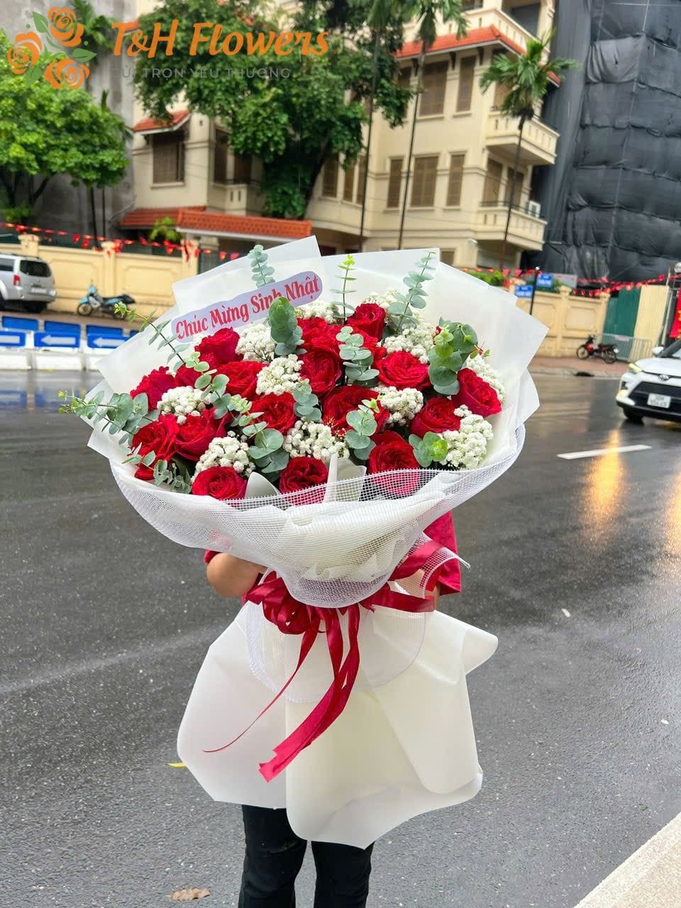 hoa chúc mừng mẹ tròn con vuông