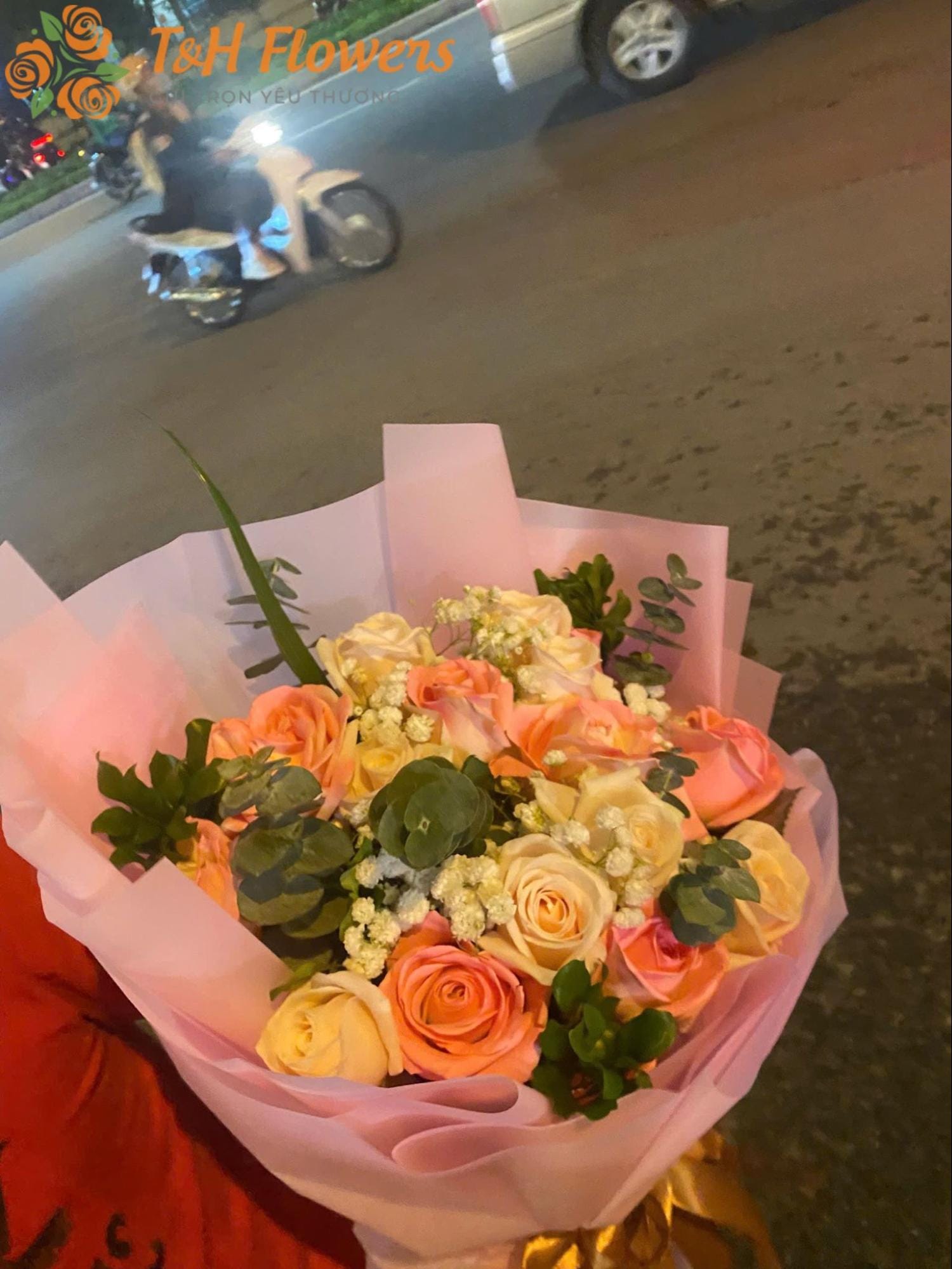 hoa chúc mừng mẹ tròn con vuông